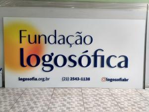 Painel com letras blocada      